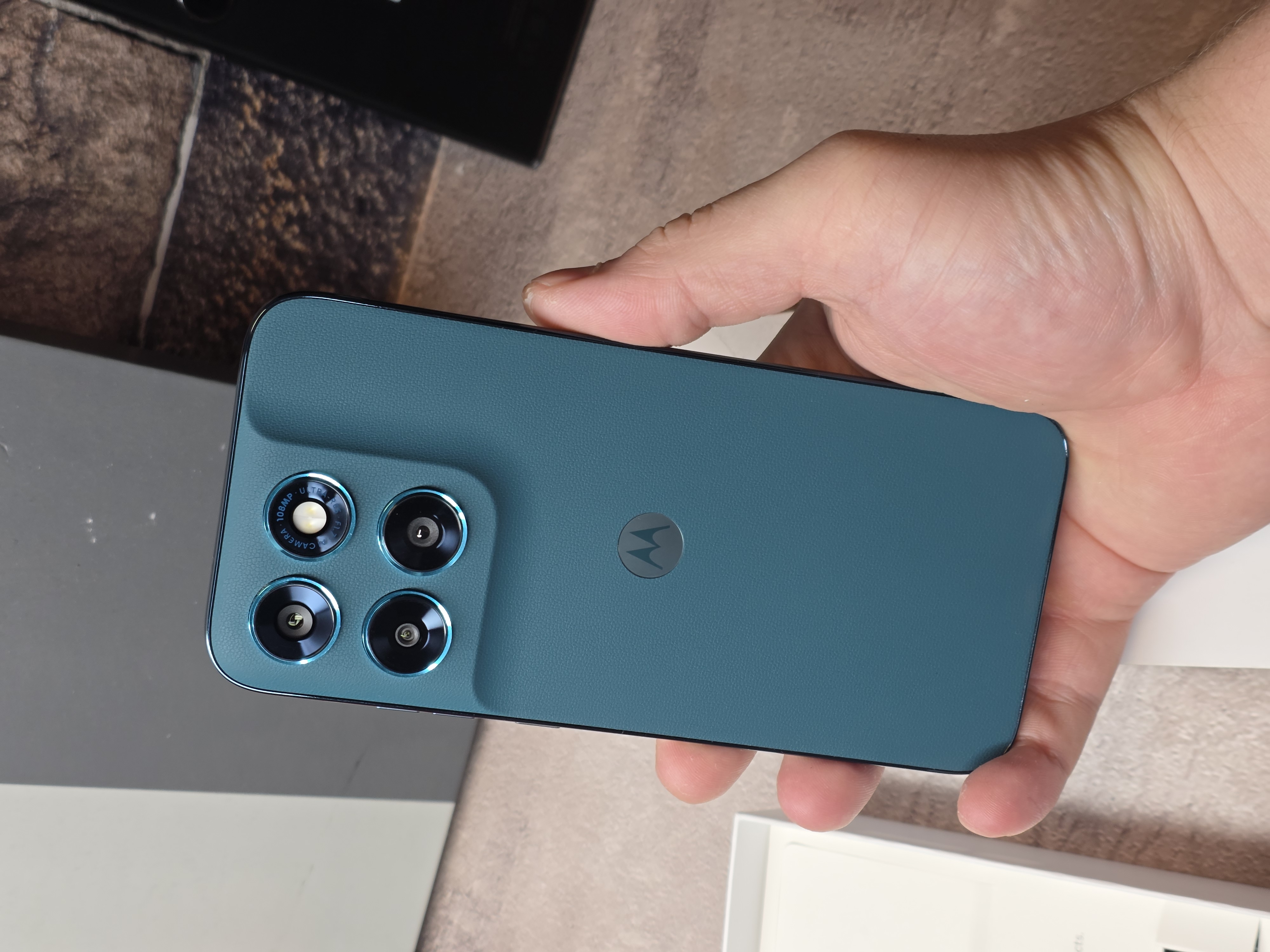 Motorola G77